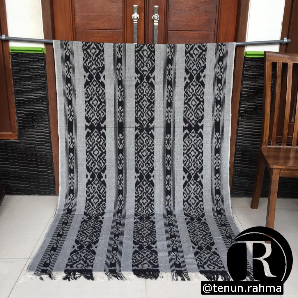 Kain Tenun Ikat Lombok