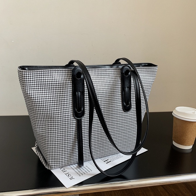 TFT AX200243 927046 AX7046 D33 (2PC BISA 1KG) TOTEBAG TAS SELEMPANG IMPORT PREMIUM TERBARU TAS BATAM