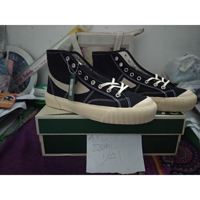 Sepatu Compass Vintage Black White Hi