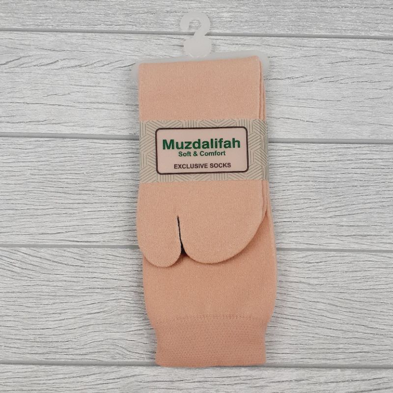 Kaos Kaki Wanita 2 Jari Muzdalifah Panjang Jempol Polos Soft & Comfort Dewasa Dua Jari Telapak Cewek Perempuan Muslimah Sekelas Soka Musdalifah Warna Hitam Putih Coklat-Coklat Telapak Hitam