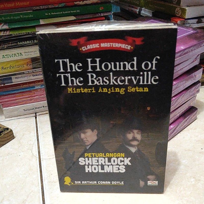 original buku petualangan Sherlock Holmes (misteri anjing setan)