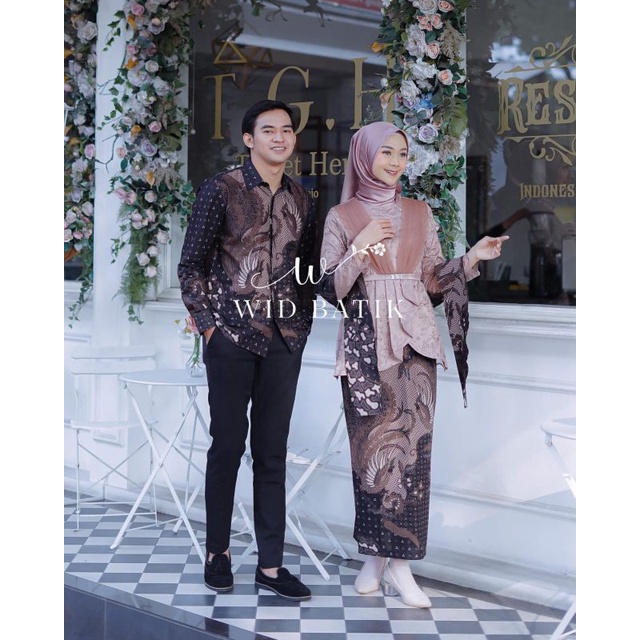 AVEENA SETELAN KEBAYA MODERN SARIMBITAN TUNANGAN BRUKAT KEBAYA WISUDA KEMEJA BATIK PRIA BAJU KONDANGAN COUPLE PASANGAN CEWE COWO COUPLE KONDANGAN TERBARU