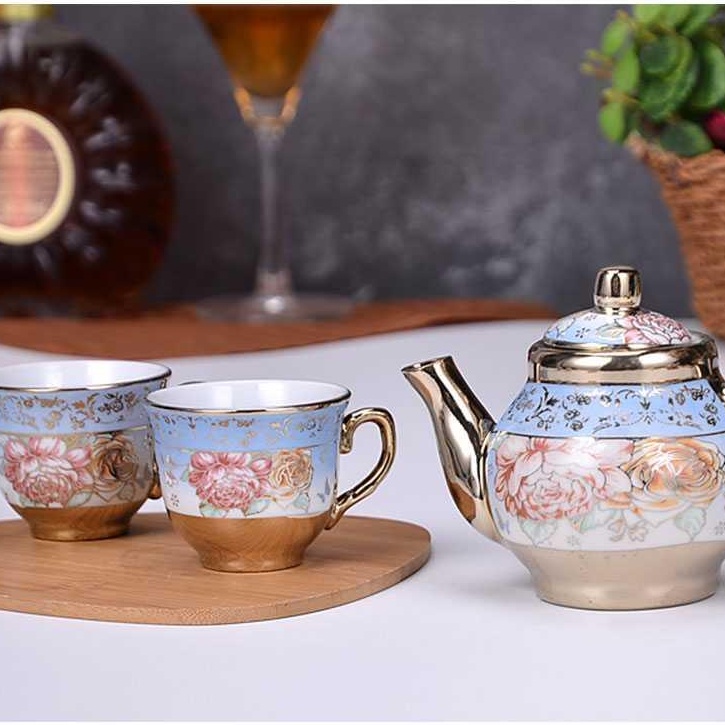 Teko cangkir set  1 teko 4 cangkir keramik china gaya eropha cagkir tamu gelas tamu exclusive Cangkir Teko Keramik Set 4 Cups 1 Pot European Style Bone China Coffee Pot Set with Wood Tray Spoon Ceramic Electroplating Process High Temperaturetea Cup Eco