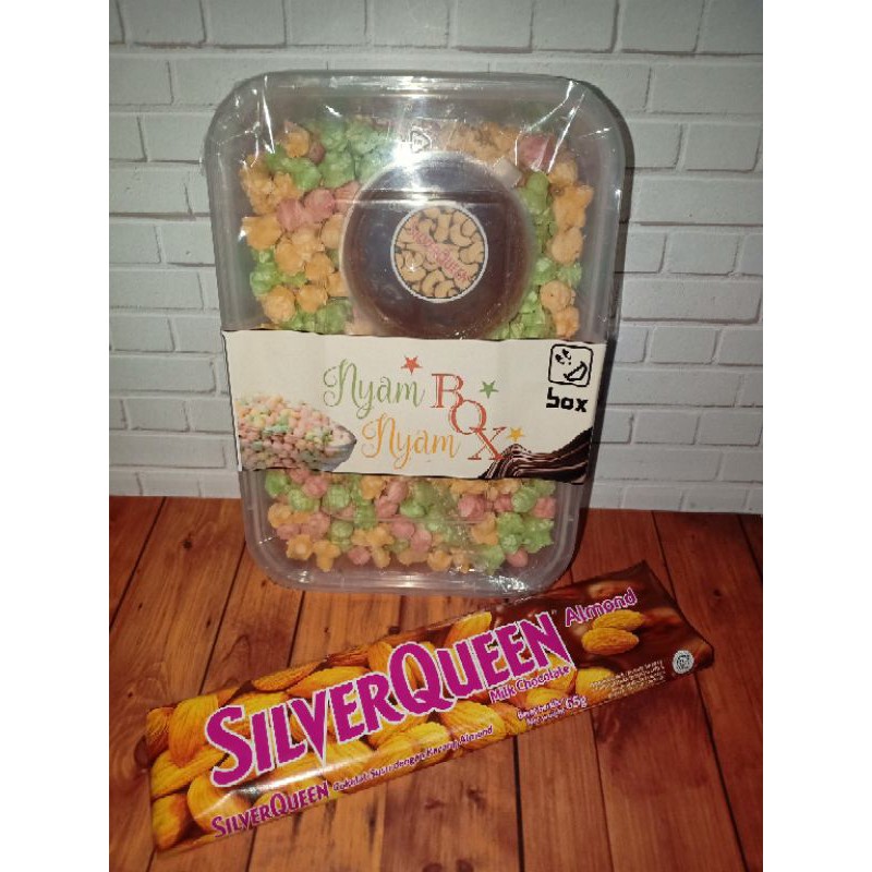 

NYAM NYAM BOX Ovomaltine lotus skippy Nutella Silverqueen