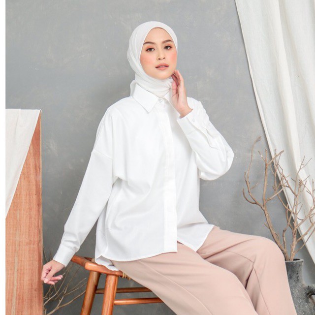 Letty Shirt White Hide Button Basic Oversize Pattern LD120 E03-04