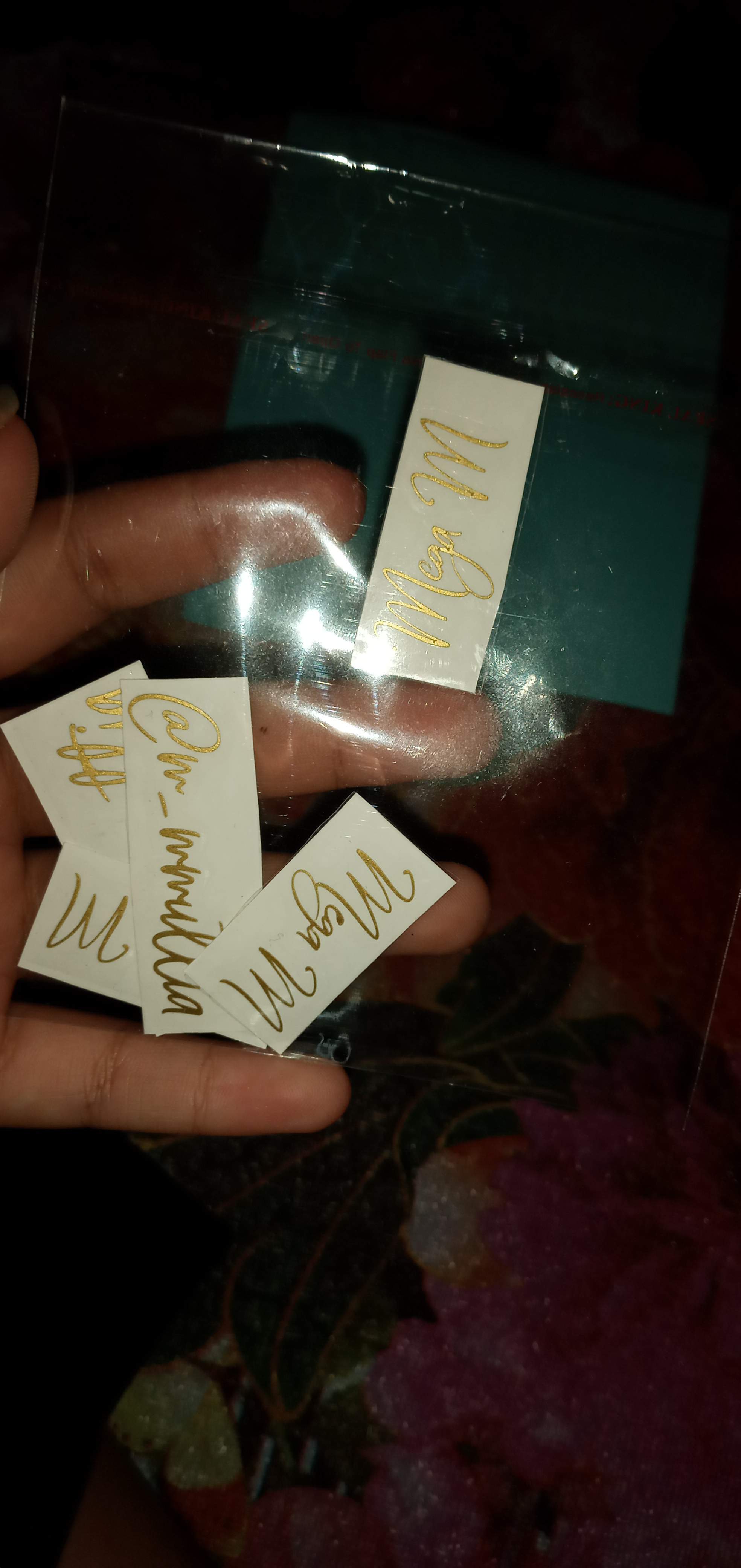 Stiker nama emas dan Hologram cuting stike r label nama Stiker nama emas dan Hologram cuting stike r label nama