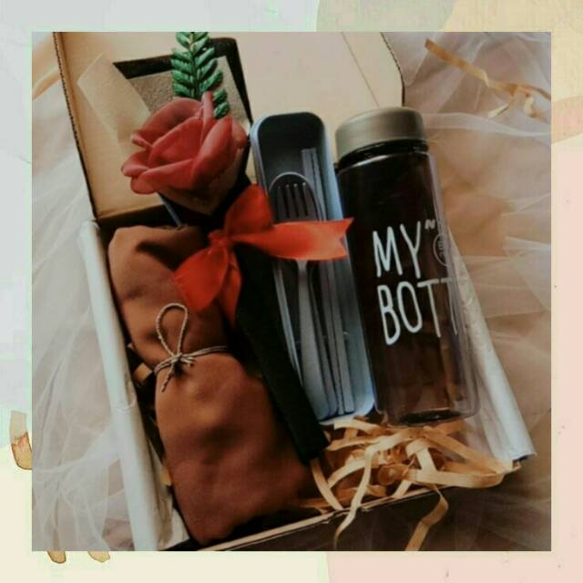 

Gift box, Kado box, Hampers Hijab box Kado ulang tahun Kado wisuda Wedding Murah