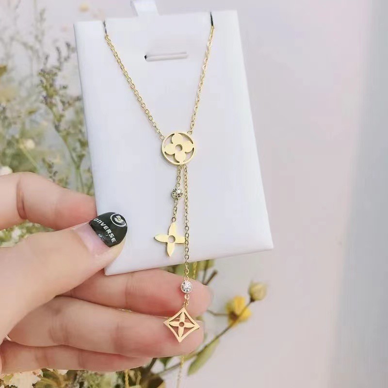 Kalung Rantai Dengan Liontin Daun Clover Klasik Untuk Wanita | Kalung Rantai Clavicle Bahan Titanium Steel Lapis Emas 18k