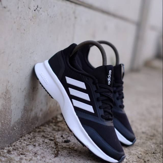 Adidas Nova flow black white