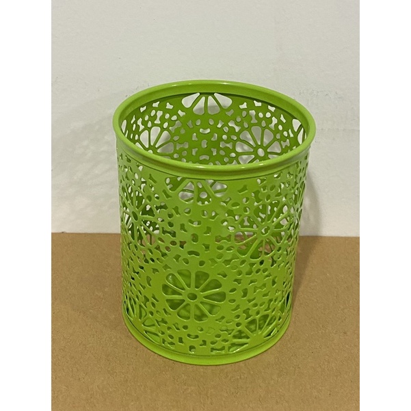 

Pen Stand/ Tempat Pensil Besi Tebal Motif Kembang