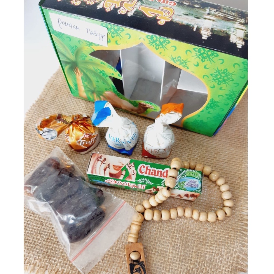 

PAKETAN NASSIP/PAKET EKONOMIS/OLEH-OLEH HAJI DAN UMROH/KURMA/CHANDANI/COKLAT TRUFFLE TASBIH KAYU