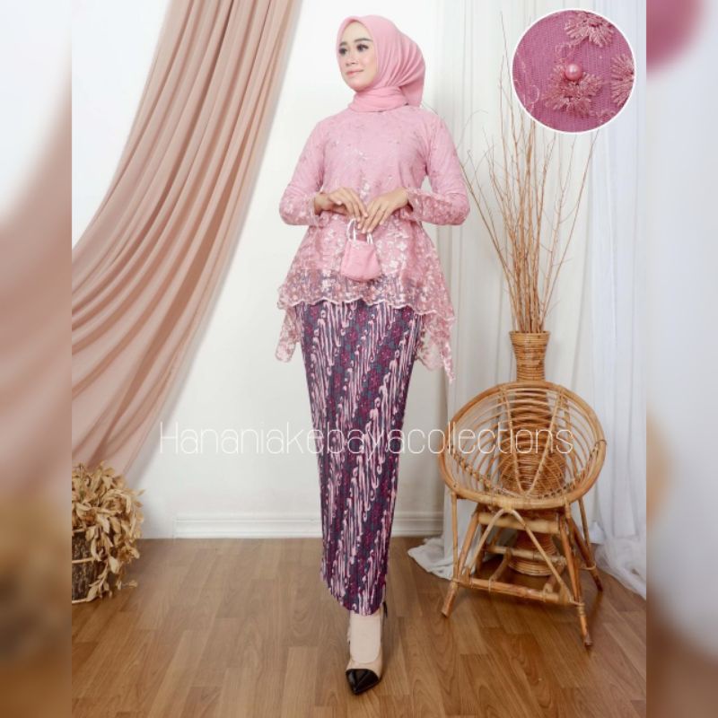 Kebaya Wisuda Rinjani Tille / Kebaya Modern / Kebaya Wisuda / Kebaya Pesta / Kebaya Lamaran / Kebaya muslim / Kebaya Kekinian / Kebaya terbaru / Kebaya Perpisahan / Kebaya Murah / Kebaya Cantik / Kebaya Terpopuler / Kebaya akad / kebaya kondangan / Kebaya