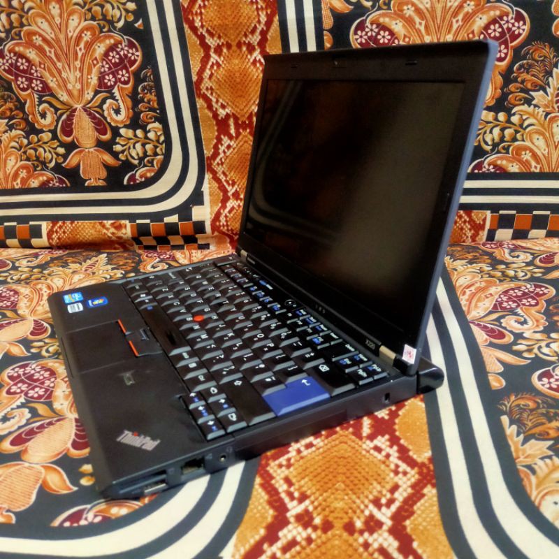 Lenovo ThinkPad X220 Core i7 Ram 4GB Hdd 320GB Webcam Wifi Lcd 12inch murah