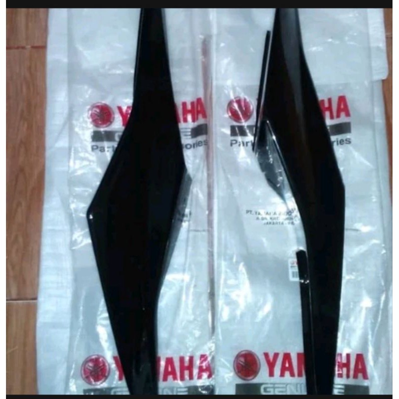 Cover body belakang R15 v2 hitam original sepasang