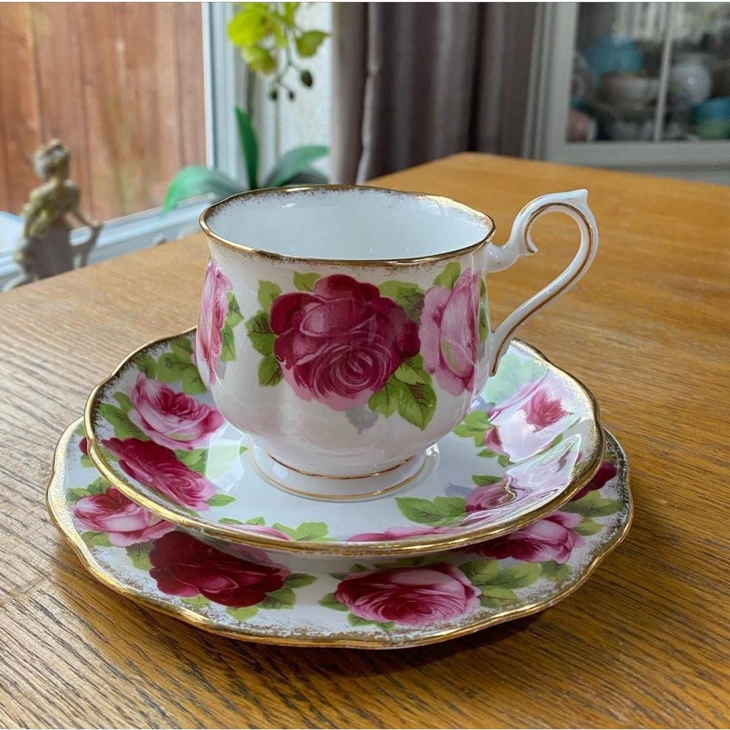 Cangkir England Royal Albert Old English Roses Trio