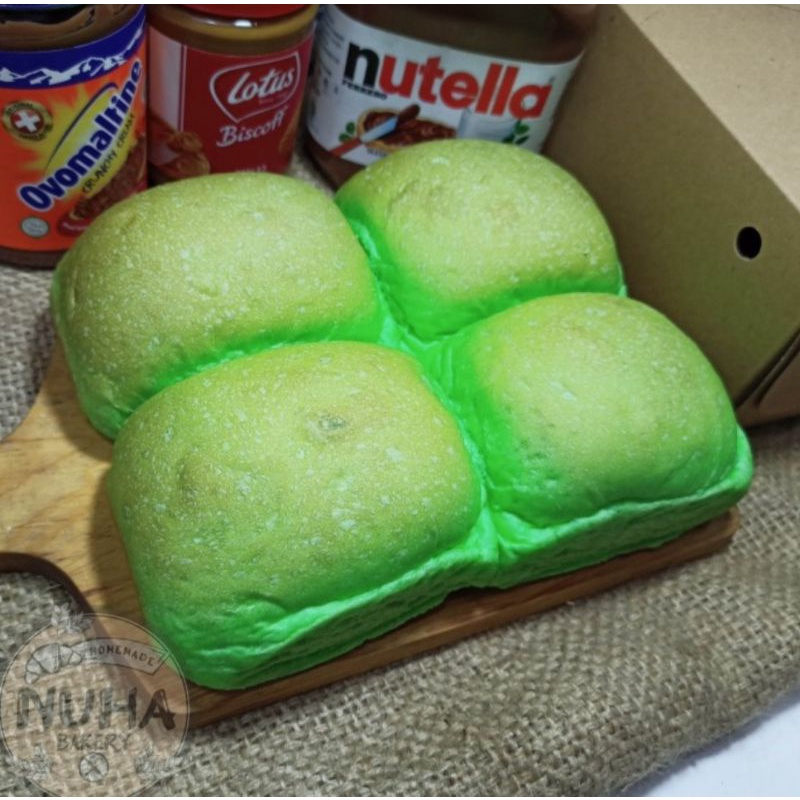 

Roti Kuro Pandan / Roti Kukus / Rokupang / Kadet / Ukuran 10 cm