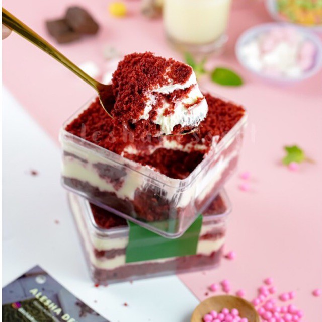 

RED VELVET CHEESECAKE DESSERT BOX by aleshadessert
