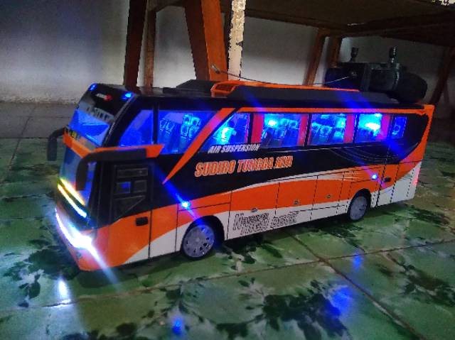 Ready..  Miniatur Bus RC Sudiro Tungga Jaya JB2+ Full Spek Skala 1:43 Pakai Remote Control