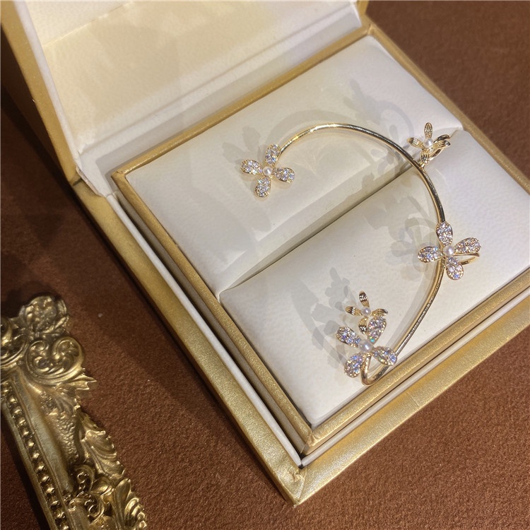 Anting Klip Tanpa Tindik Desain Bunga Kecil Hias Berlian Imitasi Gaya Korea Untuk Wanita