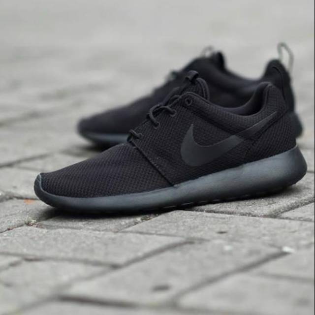 NIKE ROSHE RUN ALL BLACK  Dijamin legit nike murah original