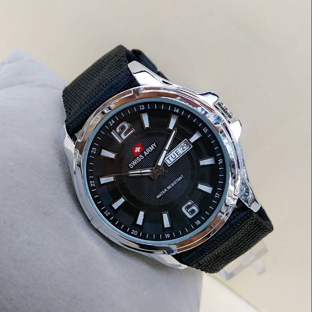 Jam tangan pria tali kanvas