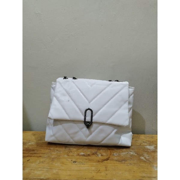 tas selempang wanita putih