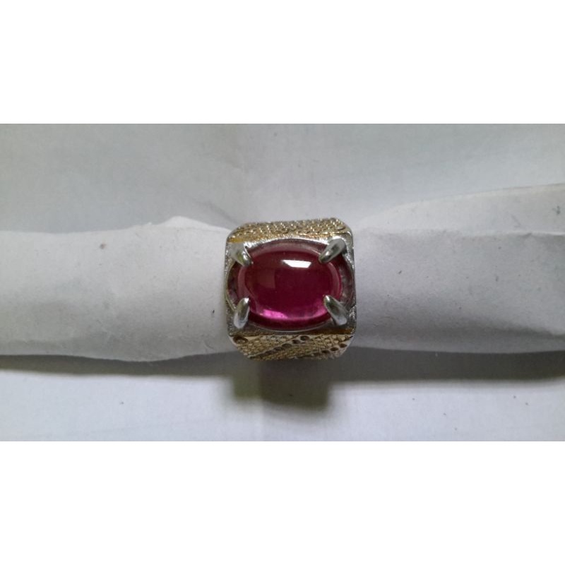 Ruby, batu permata ruby merah muda asli terjamin kemurnianya..