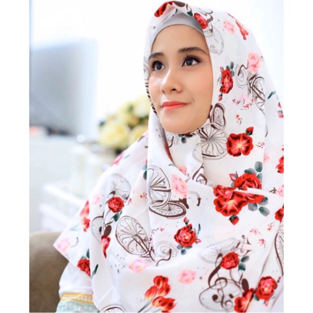 Jilbab Segi  Empat  Square Motif Bunga  Tidak Licin Adem 