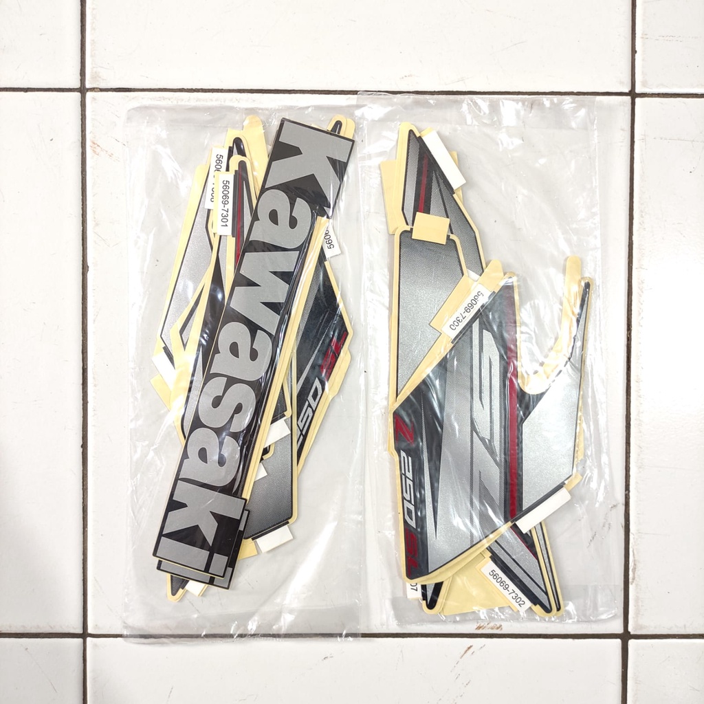 Stiker Bodi  Lis Body Striping Ninja 250 SL Hitam