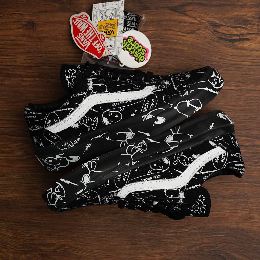 SEPATU Vans x Peanuts Old Skool Snoopy Black
