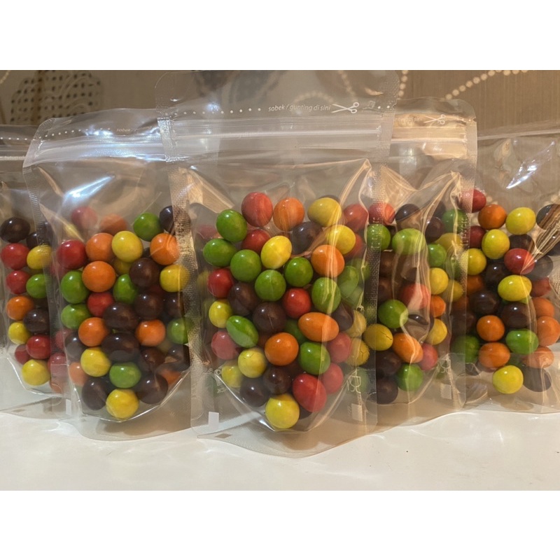 

Coklat Lagie isi kacang 100gr