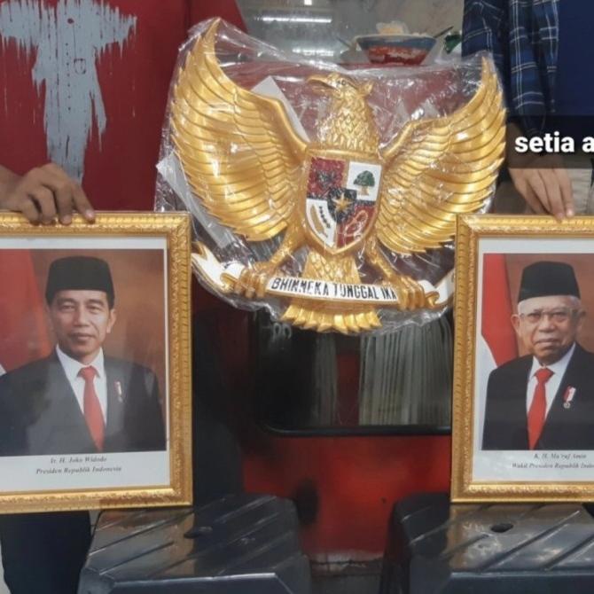 

Satu Set Foto Presiden, Wakil Presiden, Garuda