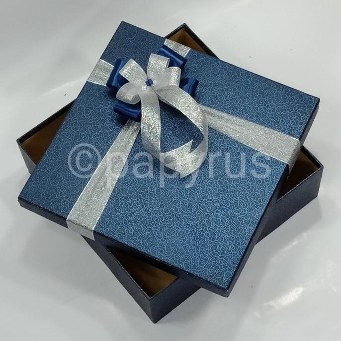 

Best Product!!! Papyrus 30X30 Tinggi 10Cm Kotak Kado Gift Box Hadiah - Paling Diminati