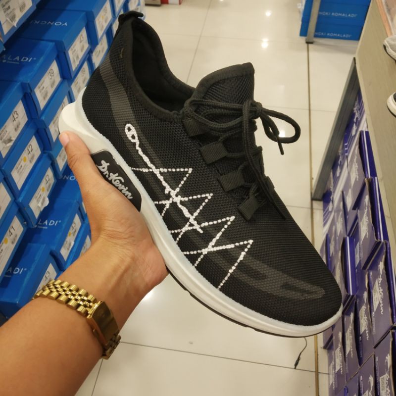 sepatu snekers dr.kevin