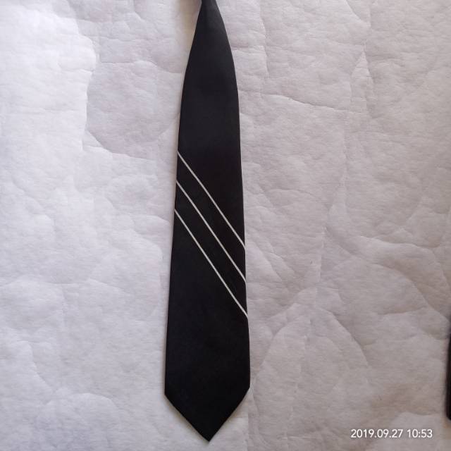 Dasi hitam garis putih(dasi langsung pake)