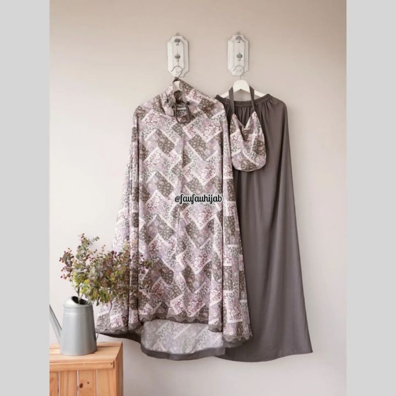 Mukena travel Sonya Renda batik abu "ash" (tali ikat karet) ori faufauhijab