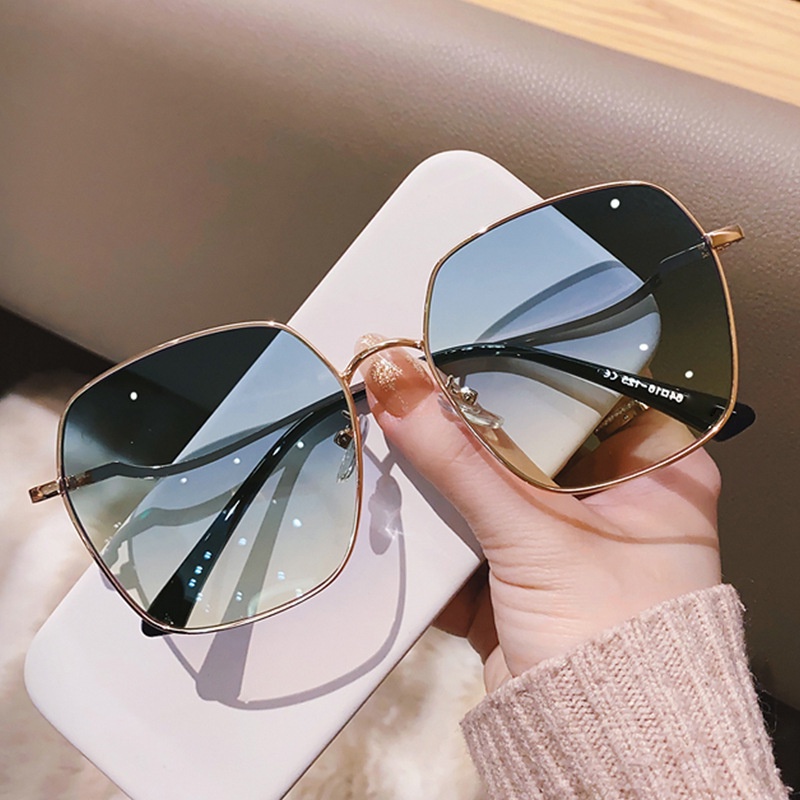 Korean Shade Kacamata Hitam Wanita Metal Square Frame UV400