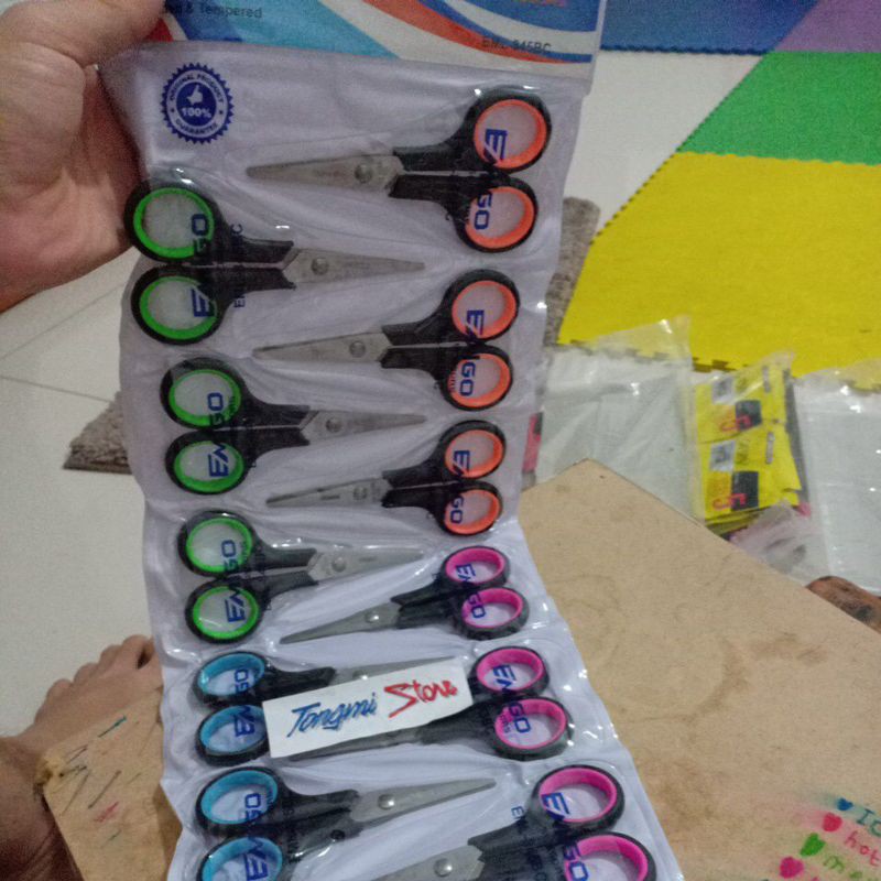 

Gunting Rencengan ukuran kecil HW 4 isi 12pcs