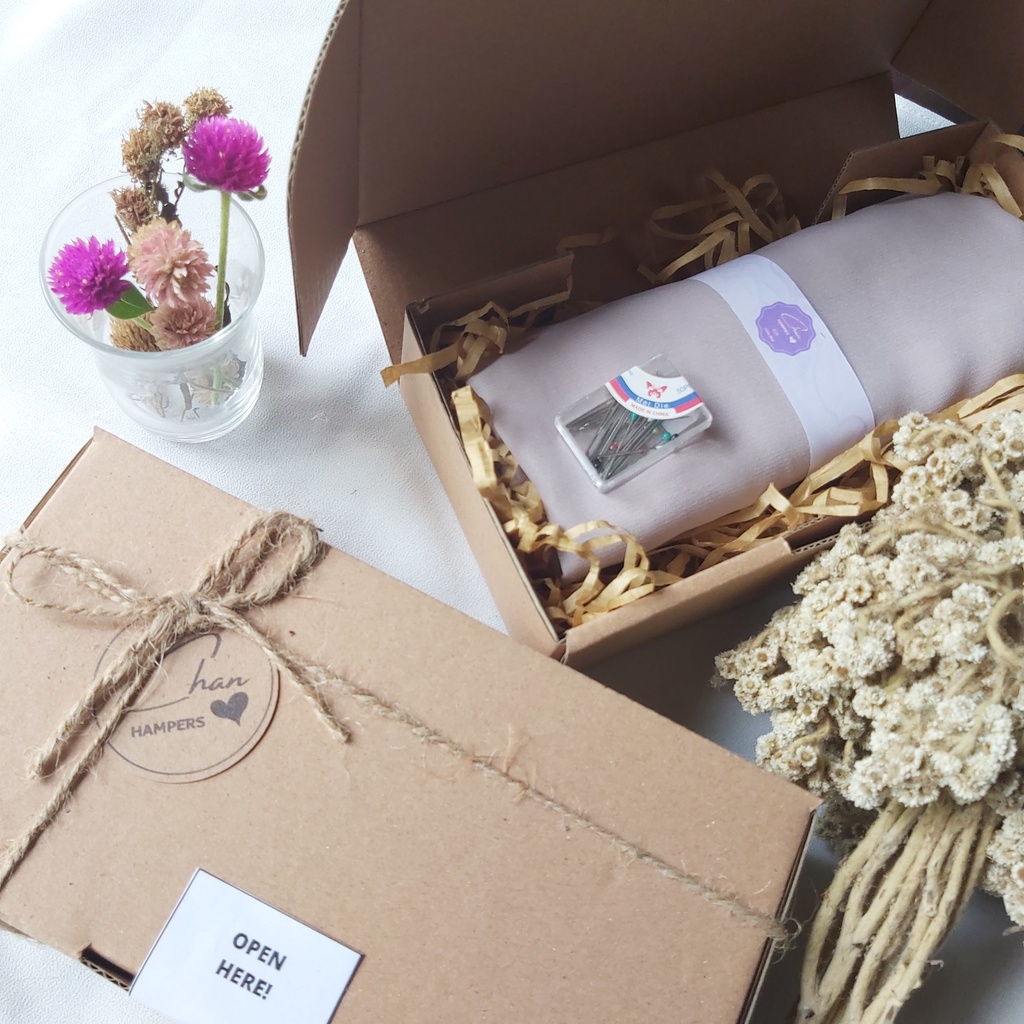

PROMO Hampers Kado Hadiah Ulang Tahun Wisuda Anniversary Wanita Cewek Ibu
