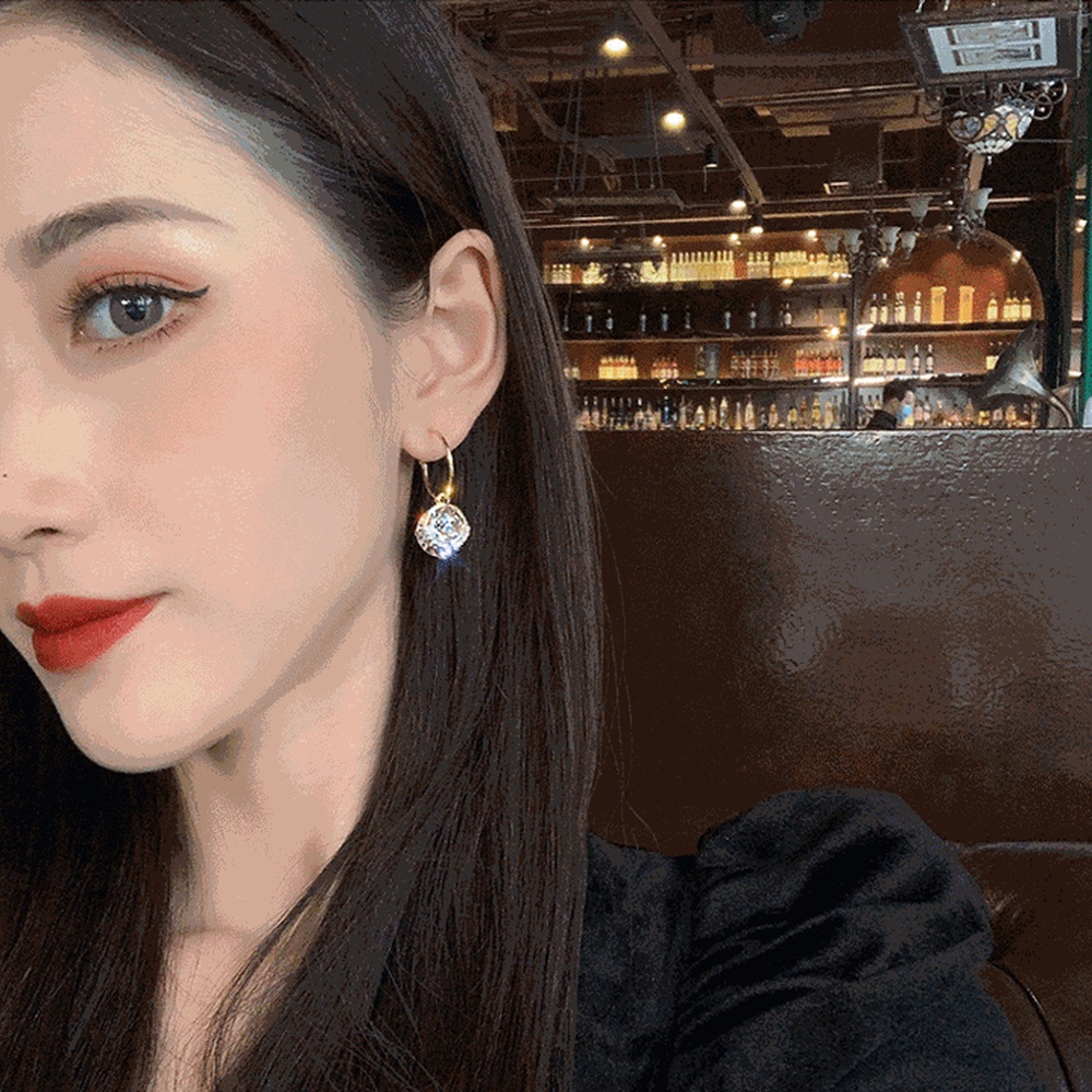 Anting Kristal Berlian Gaya Korea