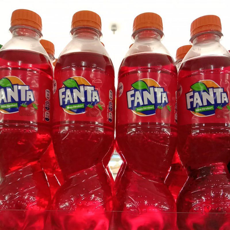 

fanta stroberi pet 390ml