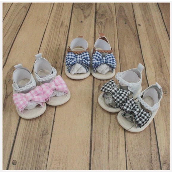 Sepatu Prewalker Casual Anti Selip Aksen Bunga untuk Bayi Perempuan 0-18 bulan Polka motif Pita Renda