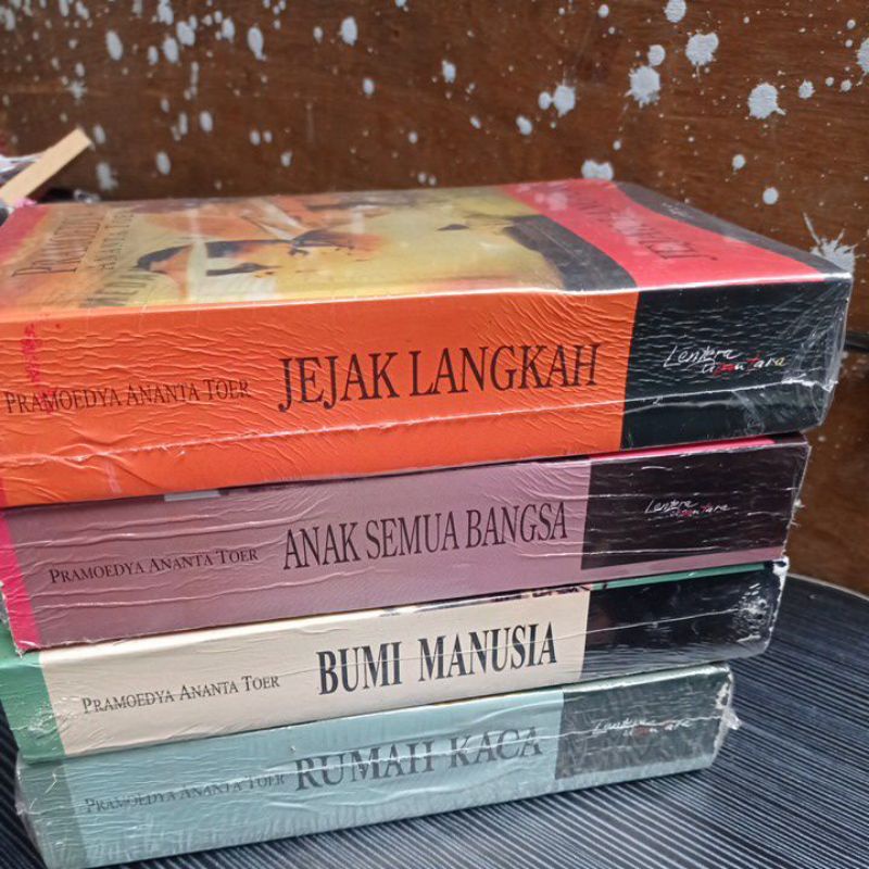 

seri rumah kaca, bumi manusia , anak semua bangsa , jejak langkah