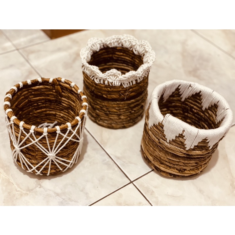 Pot mini Banana Rajut Putih