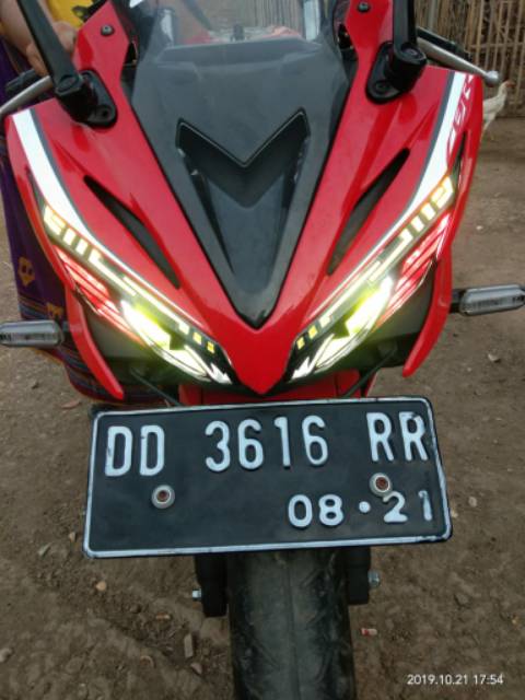 STIKER STICKER VARIASI MATA LAMPU DEPAN MOTOR CBR 150 NEW FACELIFT