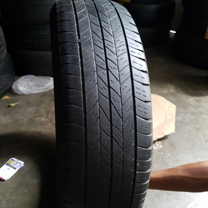 BAN DUNLOP GRANDTREX ST20 215/65 R16