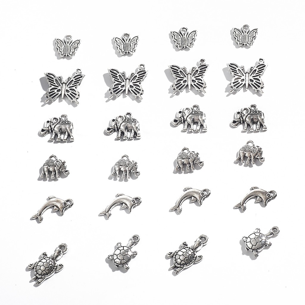 10-30 Pcs / Ppack Liontin Bentuk Hewan Lapis Perak Bahan Alloy Gaya Antik Kuno Untuk Perhiasan