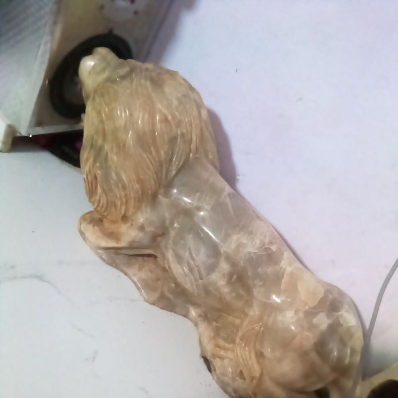 patung singa marmer