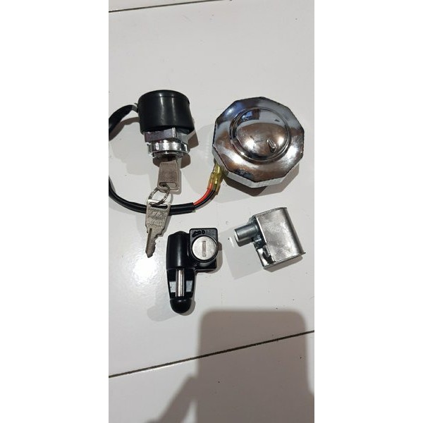 Kunci Kontak Set Helm Helmet Tutup Tangki Stang Honda CB100 CB125 CB 100 CB 125 Murah