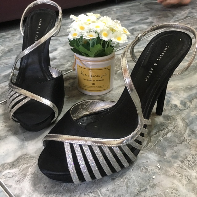 Heels Hitam Charles & Keith